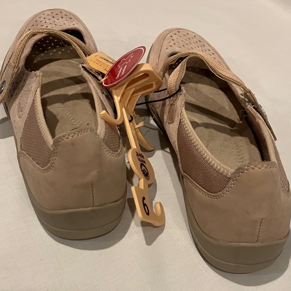 NWT Earth Spirit Women's Mary Jane Flats Loafers in Tan Size 9 - Picture 6 of 10